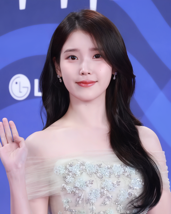 IU ロゴ