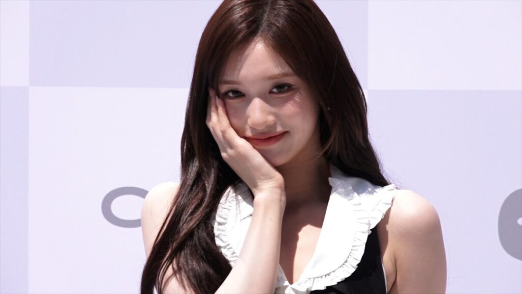 IVEのLeeseo、フォトコールでファン魅了