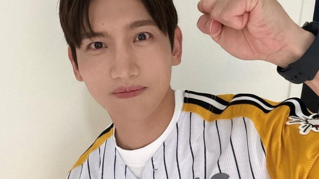 東方神起チャンミン、LGツインズ応援の姿披露