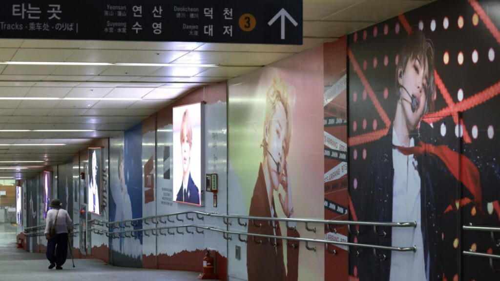 BTSテーマの釜山地下鉄駅がファン手で変身