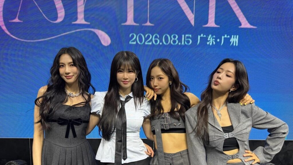 パク・チョロン、Apink広州公演の舞台裏で抱擁写真を公開