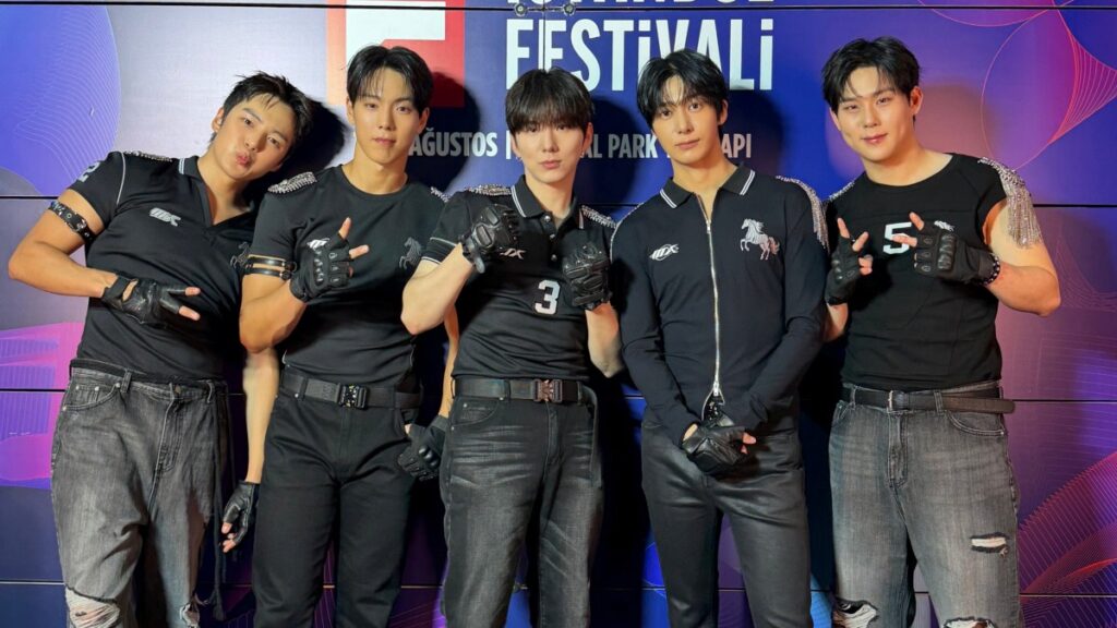 MONSTA X、6万人トルコファンの韓国語合唱
