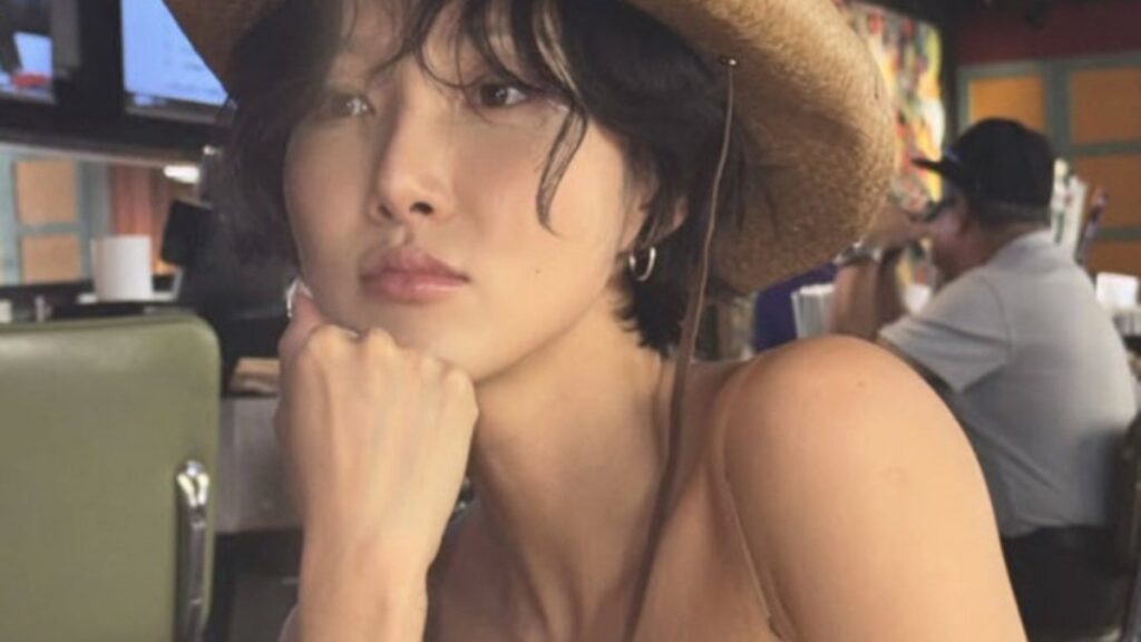 HWASA、テキサスでの大胆ファッション公開