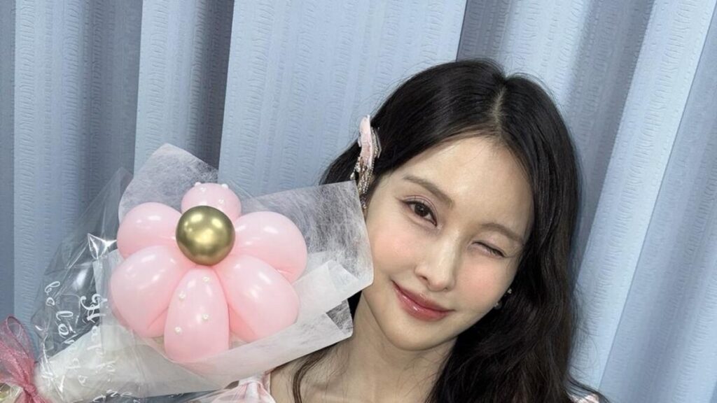 KARA パク・ギュリ 台湾ファンミでピンクドレス姿