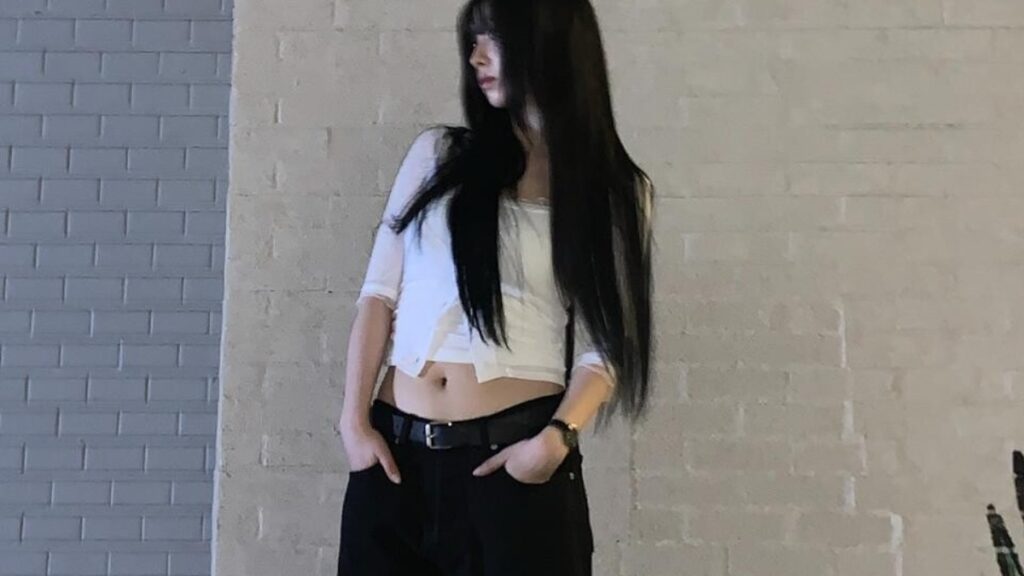 aespa KARINA、ストリートムードの近況写真公開