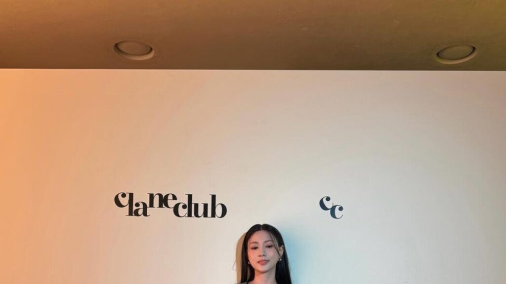 Apinkオ・ハヨン、シックなスーツ姿公開