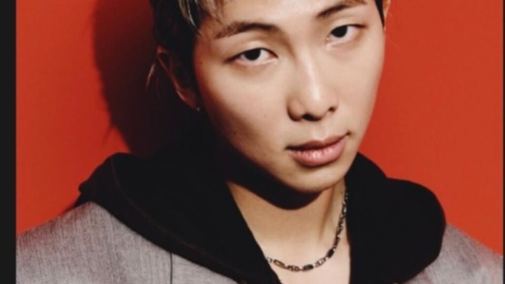 BTS RM、鏡セルカで近況報告と日常公開