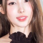 TWICEナヨン、ブラウンシースルードレス披露