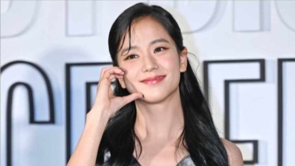 BLACKPINKジス、DIORショーで涙の再会