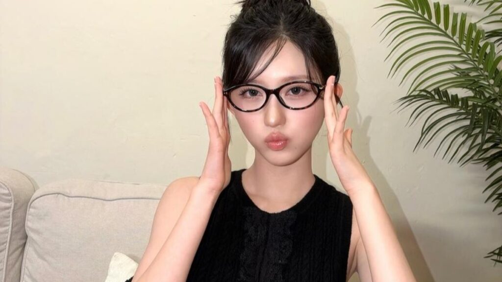IVEガウル、眼鏡姿のセルカで近況報告