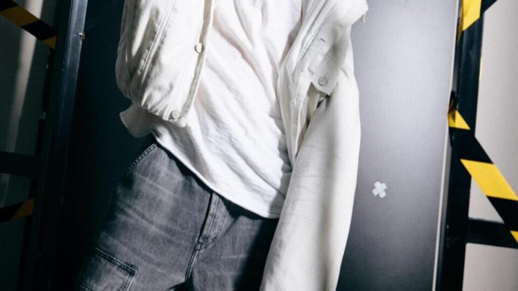 NCT ヤンヤン、26歳誕生日をホワイトスタイルで祝う