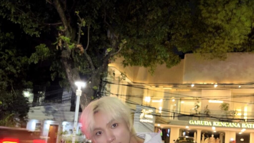 NCT ヘチャン、夜の街で近況写真公開